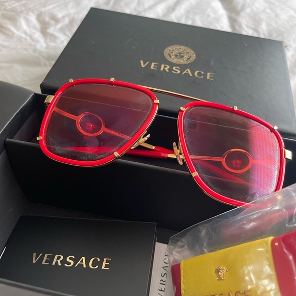 Versace red sunglasses - Picture 5 of 6